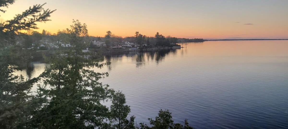 Loza House Adirondack Skydeck Unit Lake Front Plattsburgh Bagian luar foto